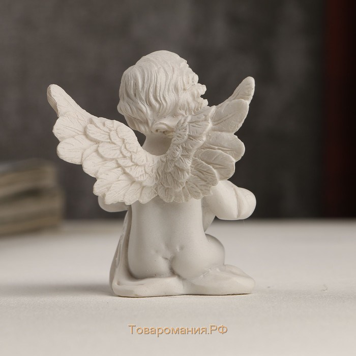 Сувенир полистоун "Белоснежный ангел с цветочным сердцем" 7х5,5х5 см