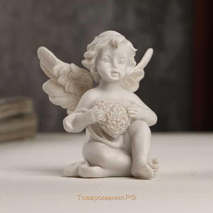 Сувенир полистоун "Белоснежный ангел с цветочным сердцем" 7х5,5х5 см